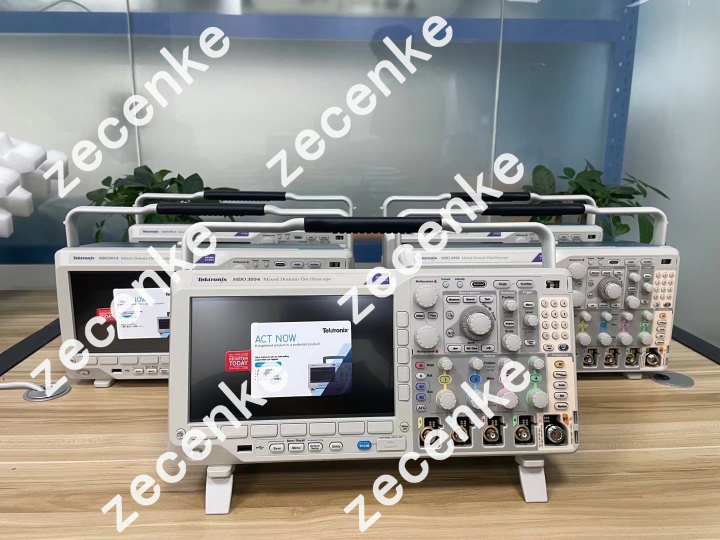 1PCS Tektronix MDO3014 Mixed Domain Oscilloscope, 4CH, 100 MHz, 2.5 GS/s