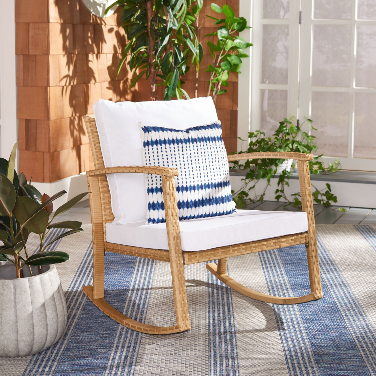 SAFAVIEH Outdoor Collection Daire Rocking Chair | Natural/White Cushion |
