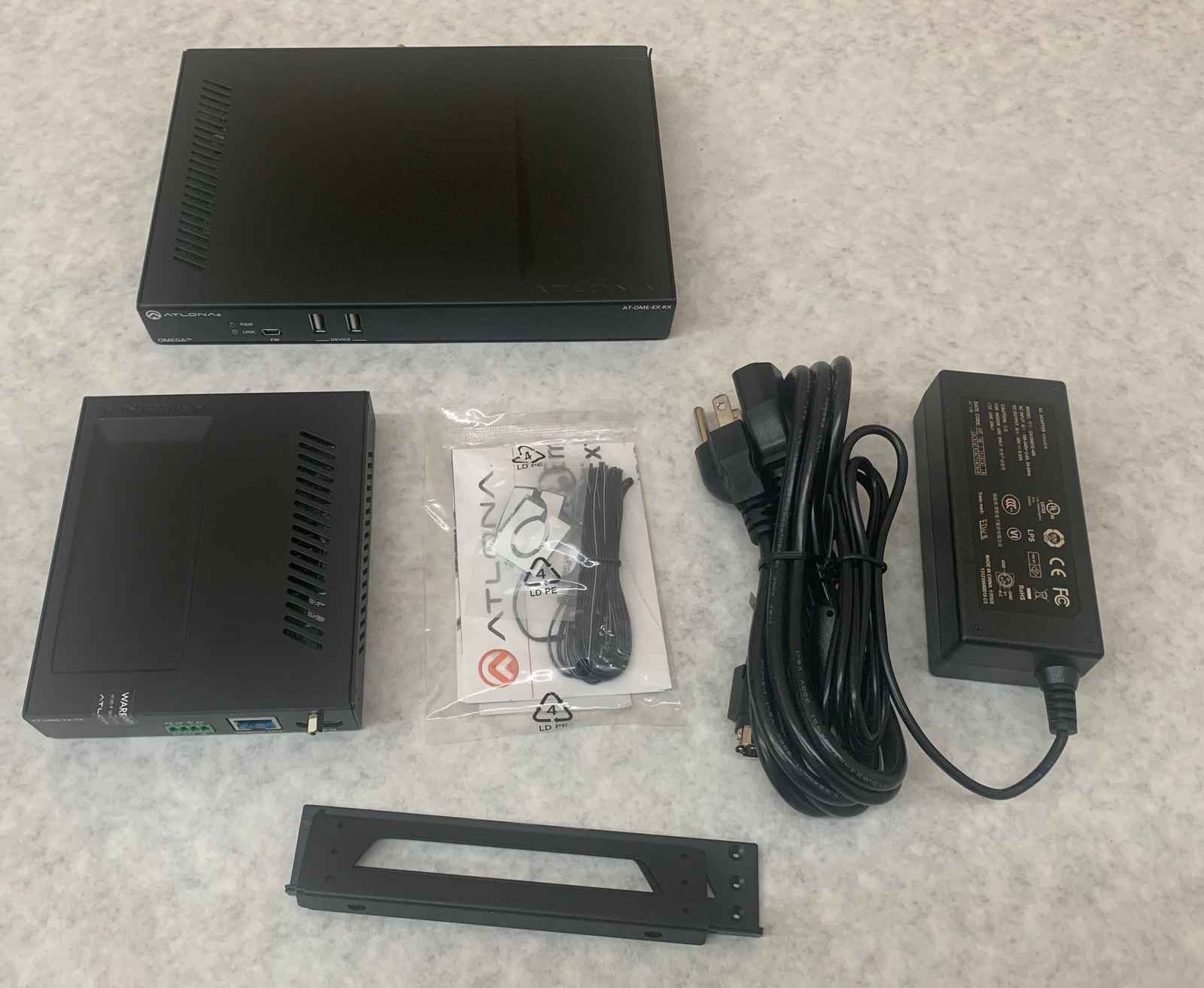 Atlona Omega AT-OME-EX-KIT 4K/UHD HDMI/USB-over-HDBaseT Lite Extender Kit 230'