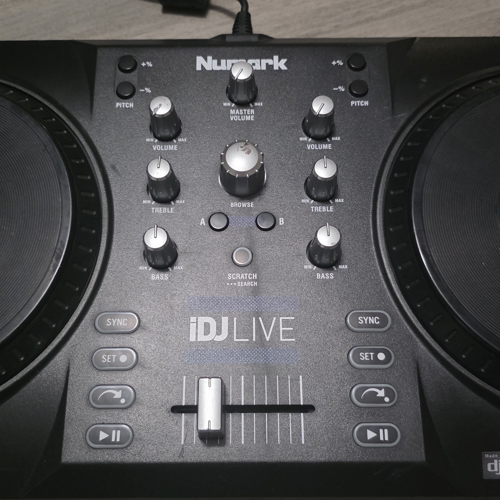 IDJ Live Numark Turntable Mixer, DJ, Controller, For iPhone, iPad or iPod Touch