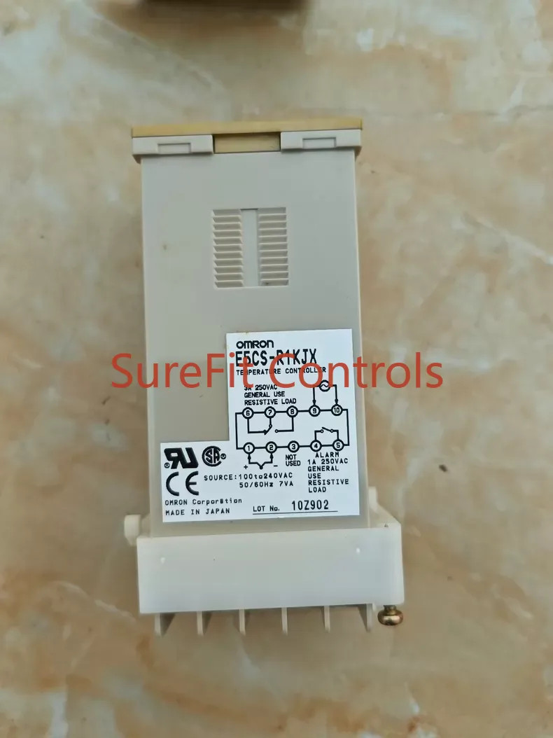 One Omron E5CS-R1KJX Temperature Controller New In Box Expedited Shipping
