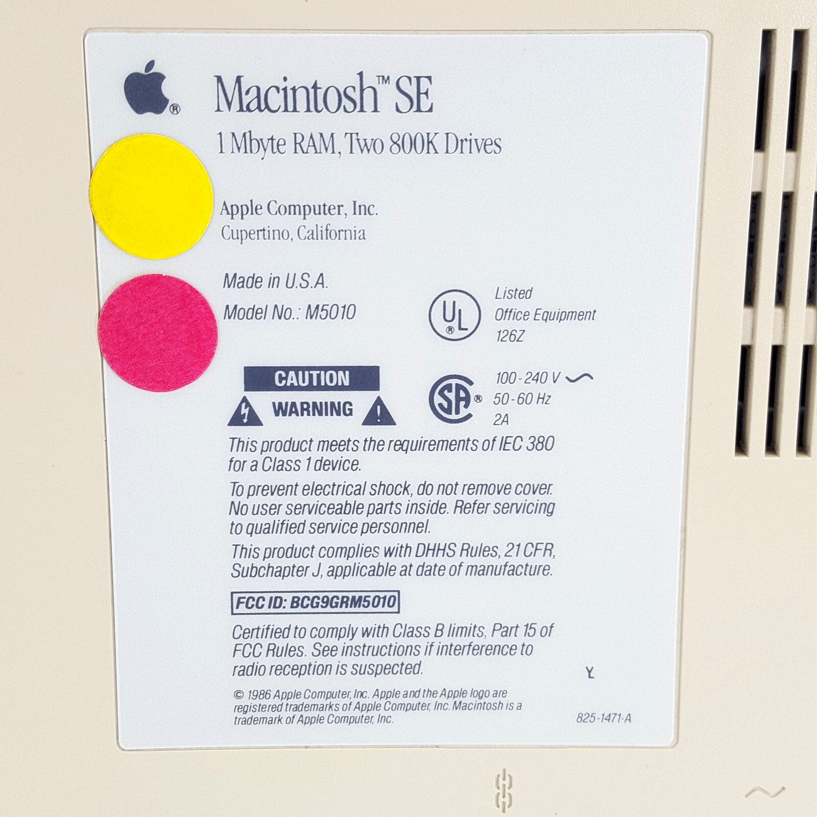 Apple, Macintosh SE M5010 computer with Keyboard, Grapler 9 Pin & Bag