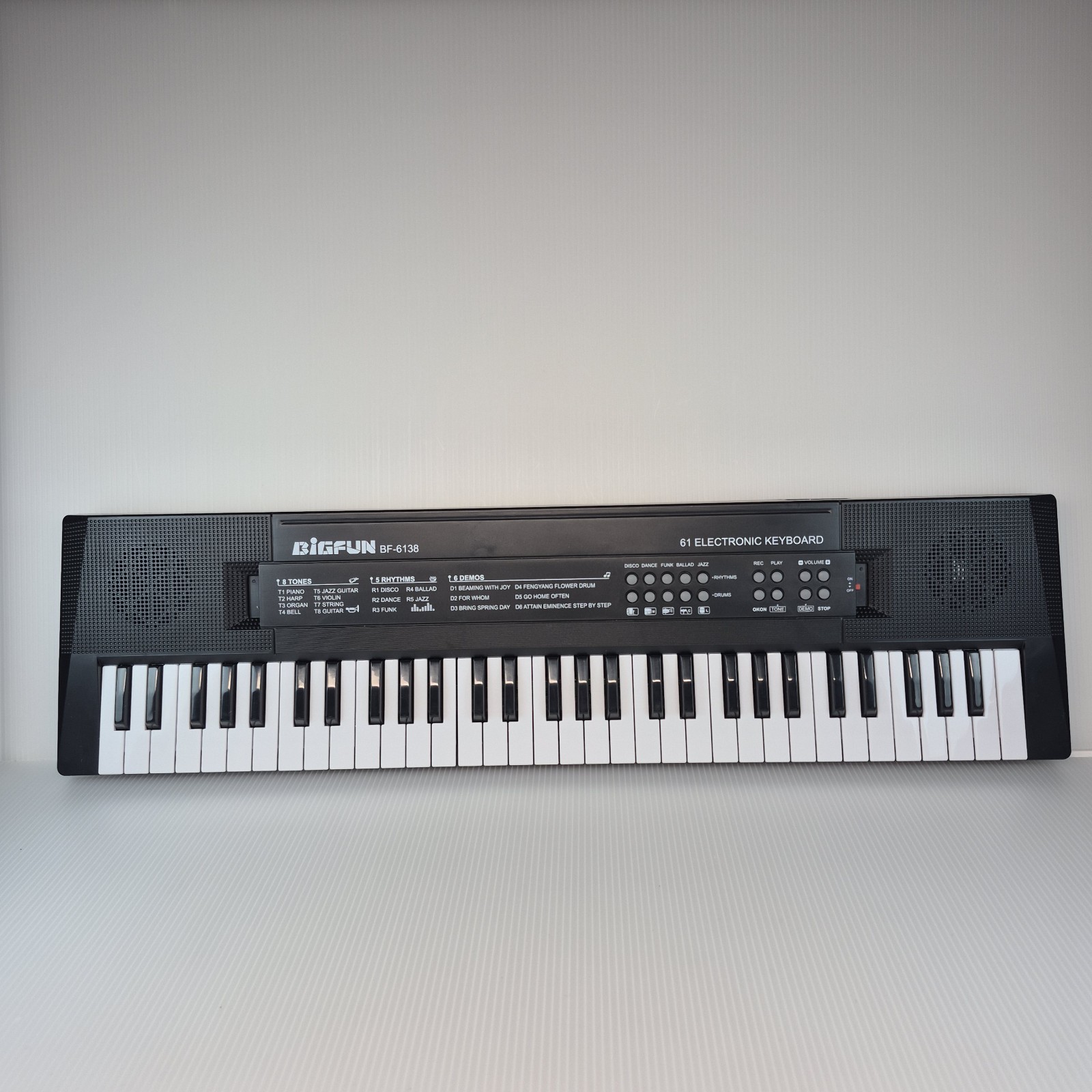 BIGFUN BF 6138 61 Electronic Keyboard With Microphone (Black) Battery power