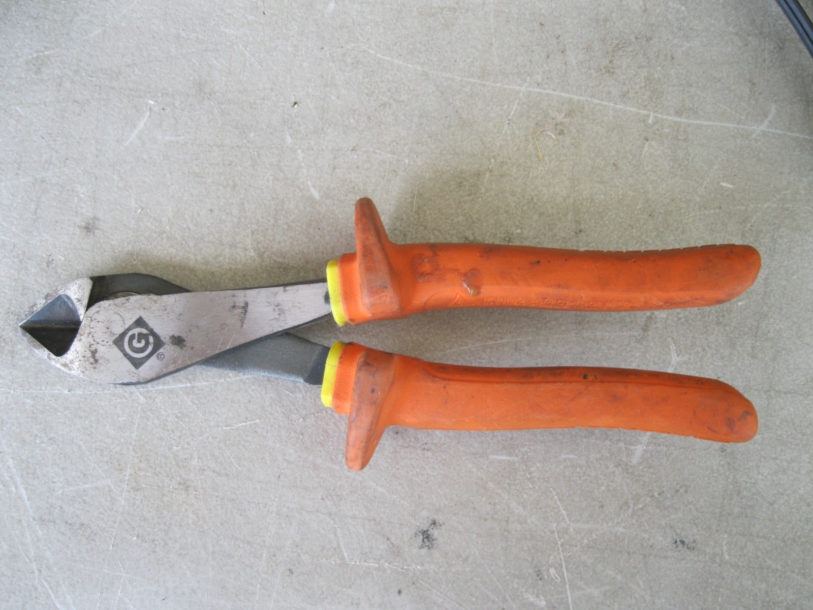 GREENLEE Insulated cutting pliers, Model 0251-08A-INS-Rated for 1000V Protection
