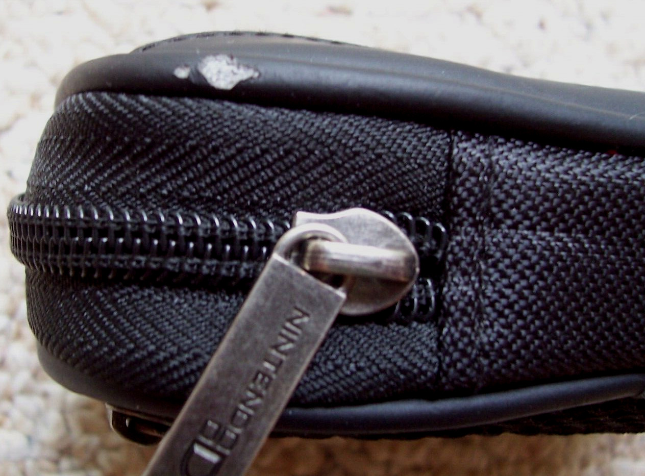 Ninendo DS Game Case Black Zip Around