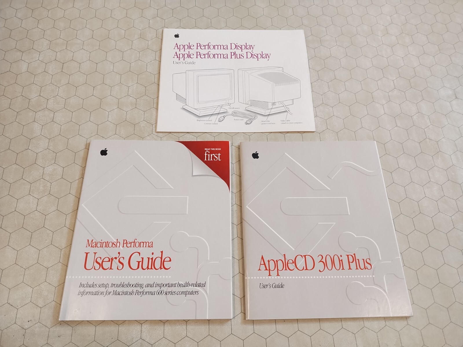 Apple Performa manual lot (3), User's Guide, AppleCD 300i Plus, Display foldout