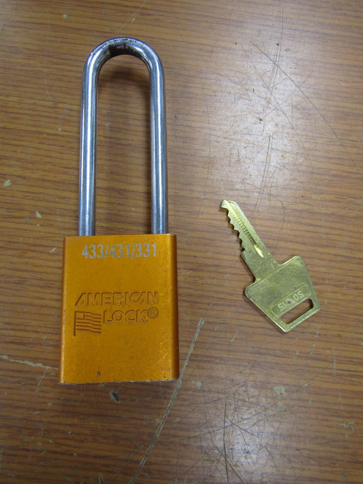 💥NEW AMERICAN LOCK SERIES 1105 ORANGE PADLOCK W/ 1 KEY