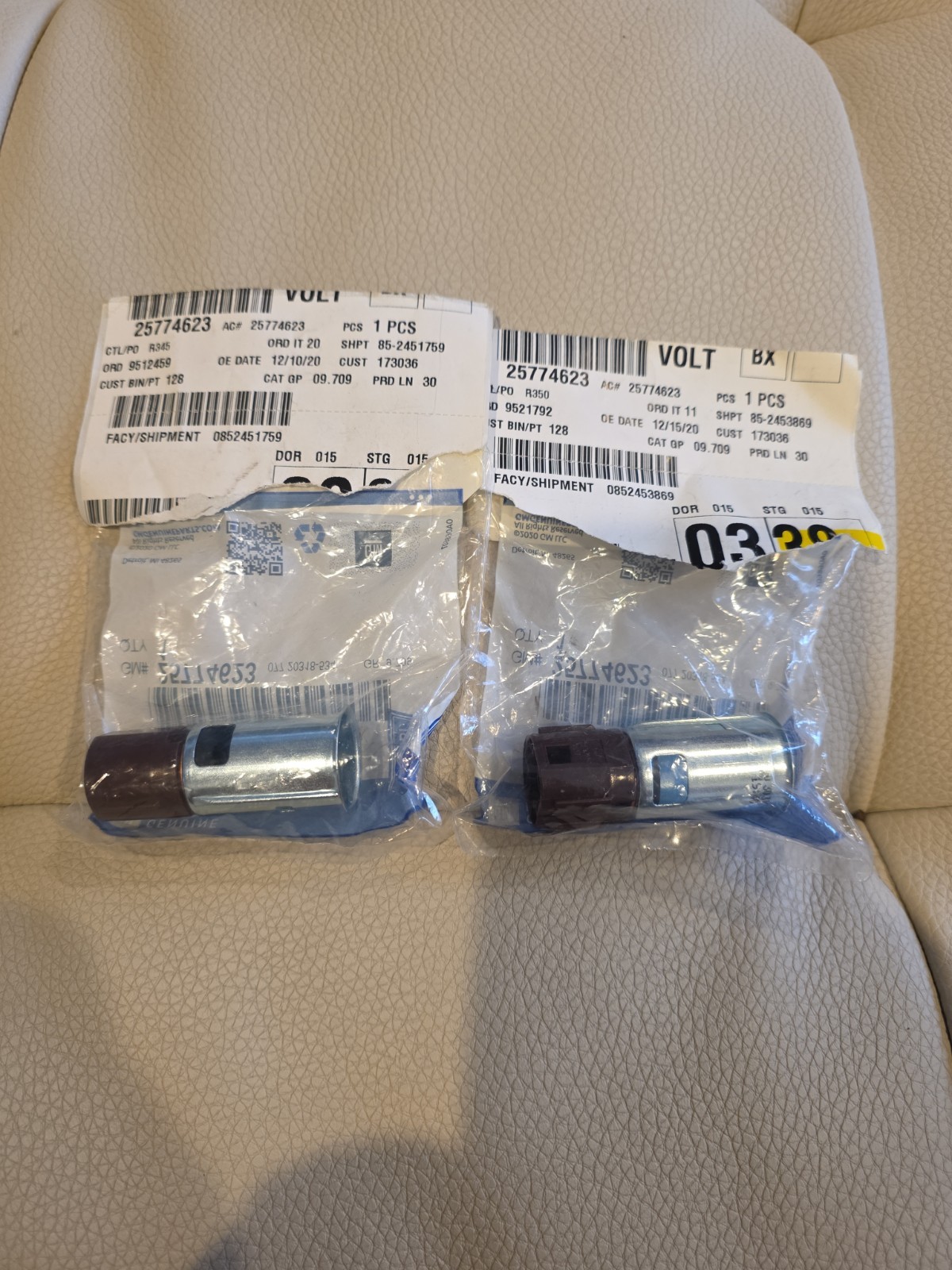 Genuine GM 1 Pair Accessory Power Receptacles without Covers 25774623