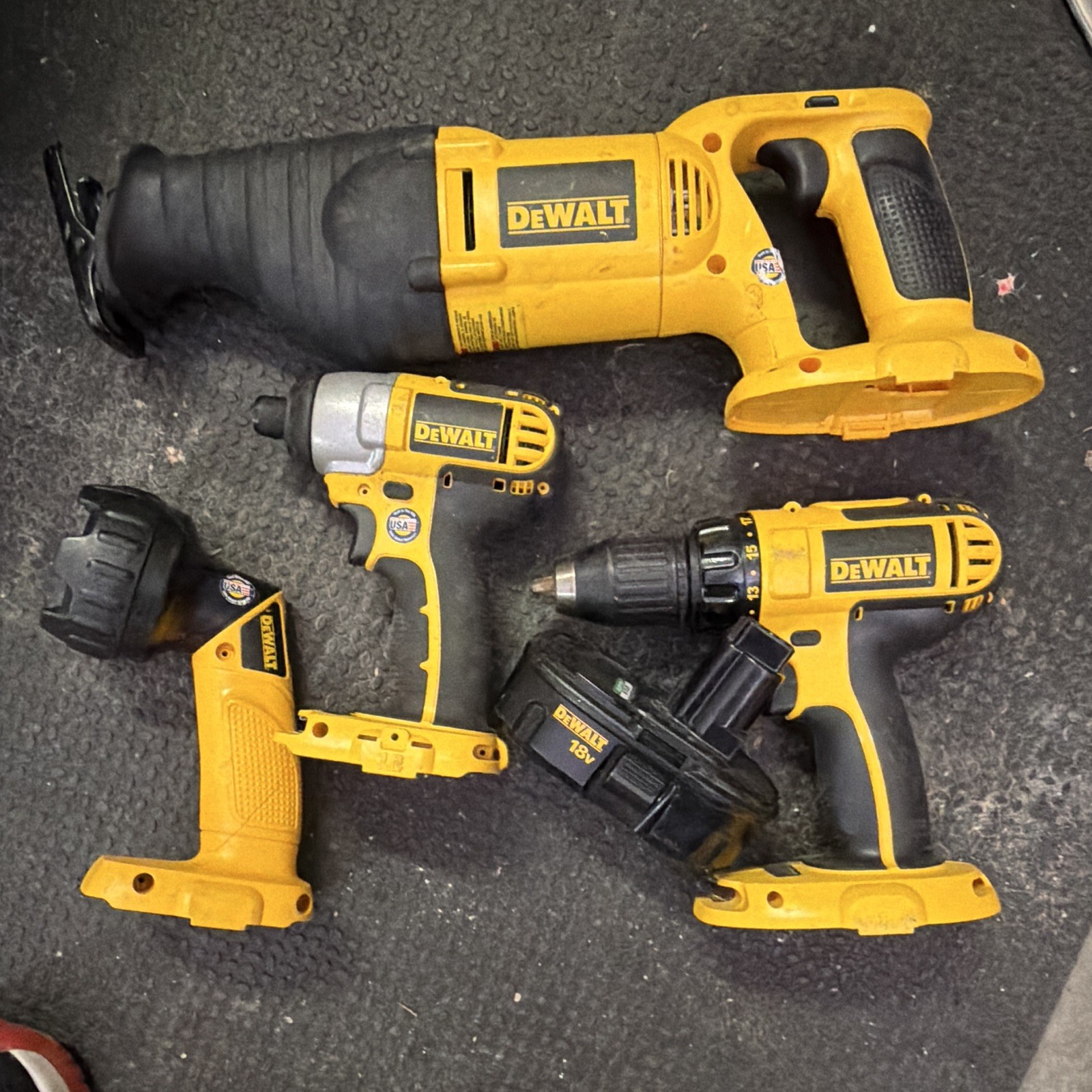 DEWALT 18V Cordless 4-Tool Set Drill Impact Recip Saw Flashlight DW938