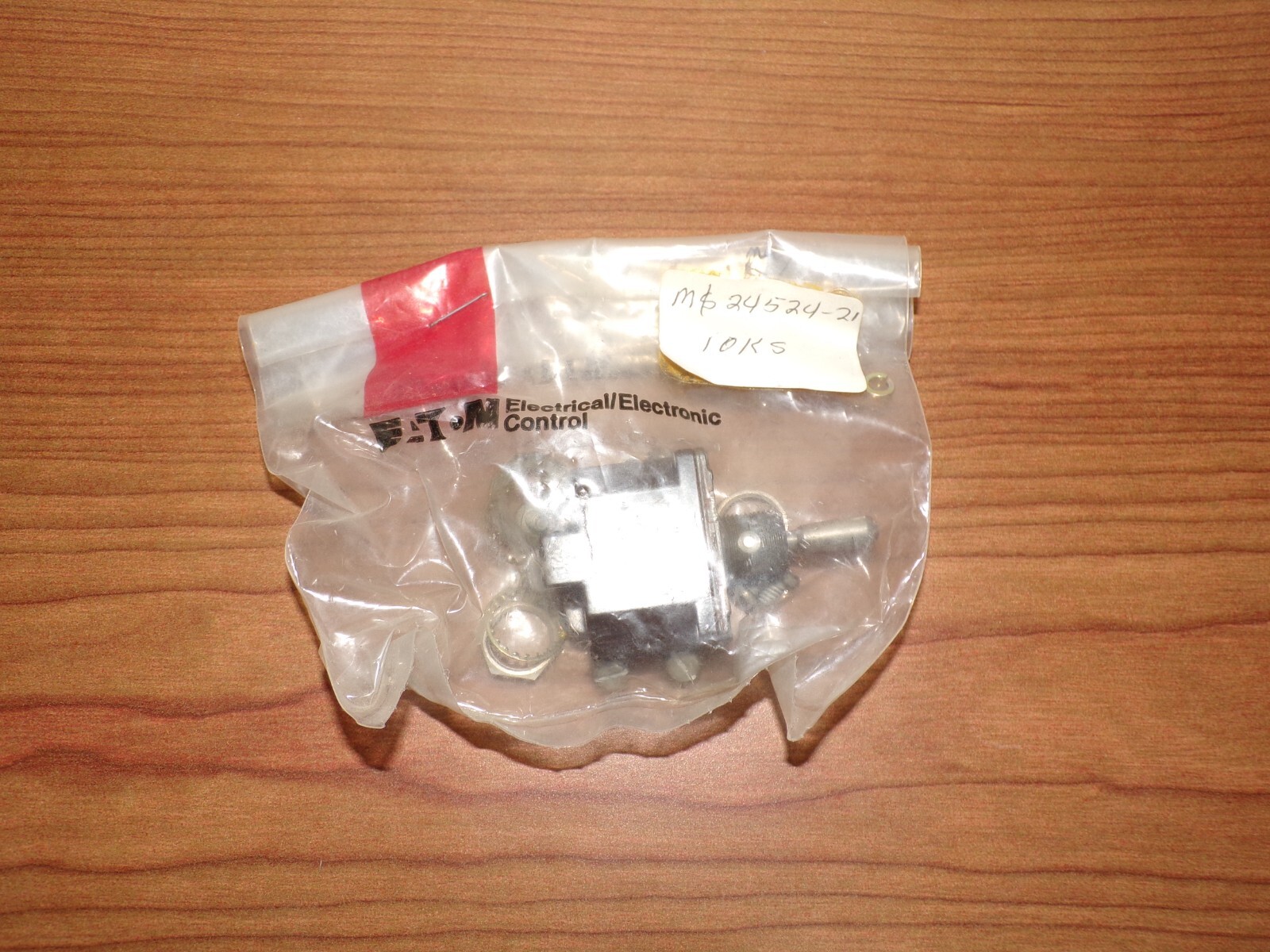 Eaton Cutler Hammer Aircraft Toggle Micro Switch MS24524-21