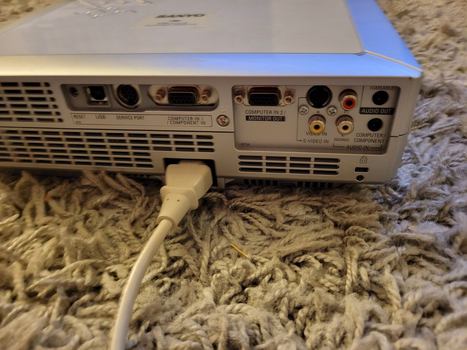 Sanyo PLC-XU73 Pro xtraX Multiverse Projector