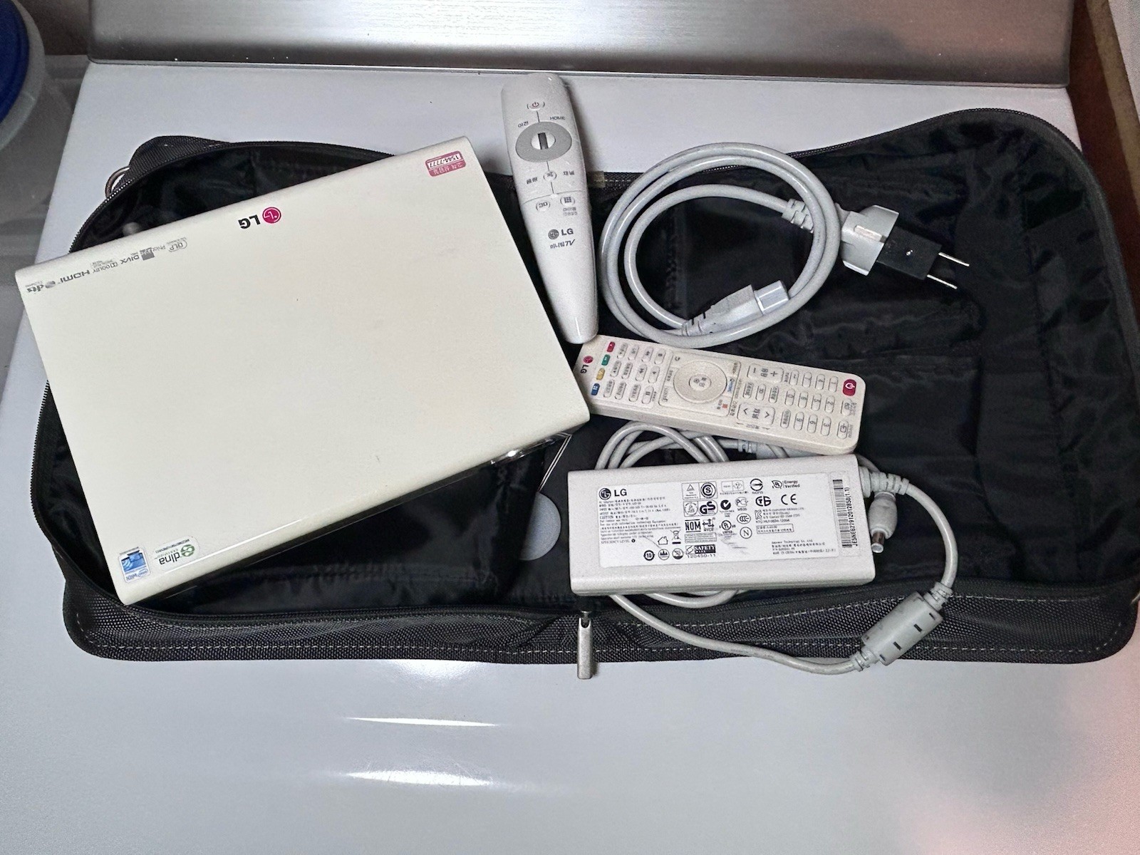 LG White Projector PA75K Full Set Exc Condition