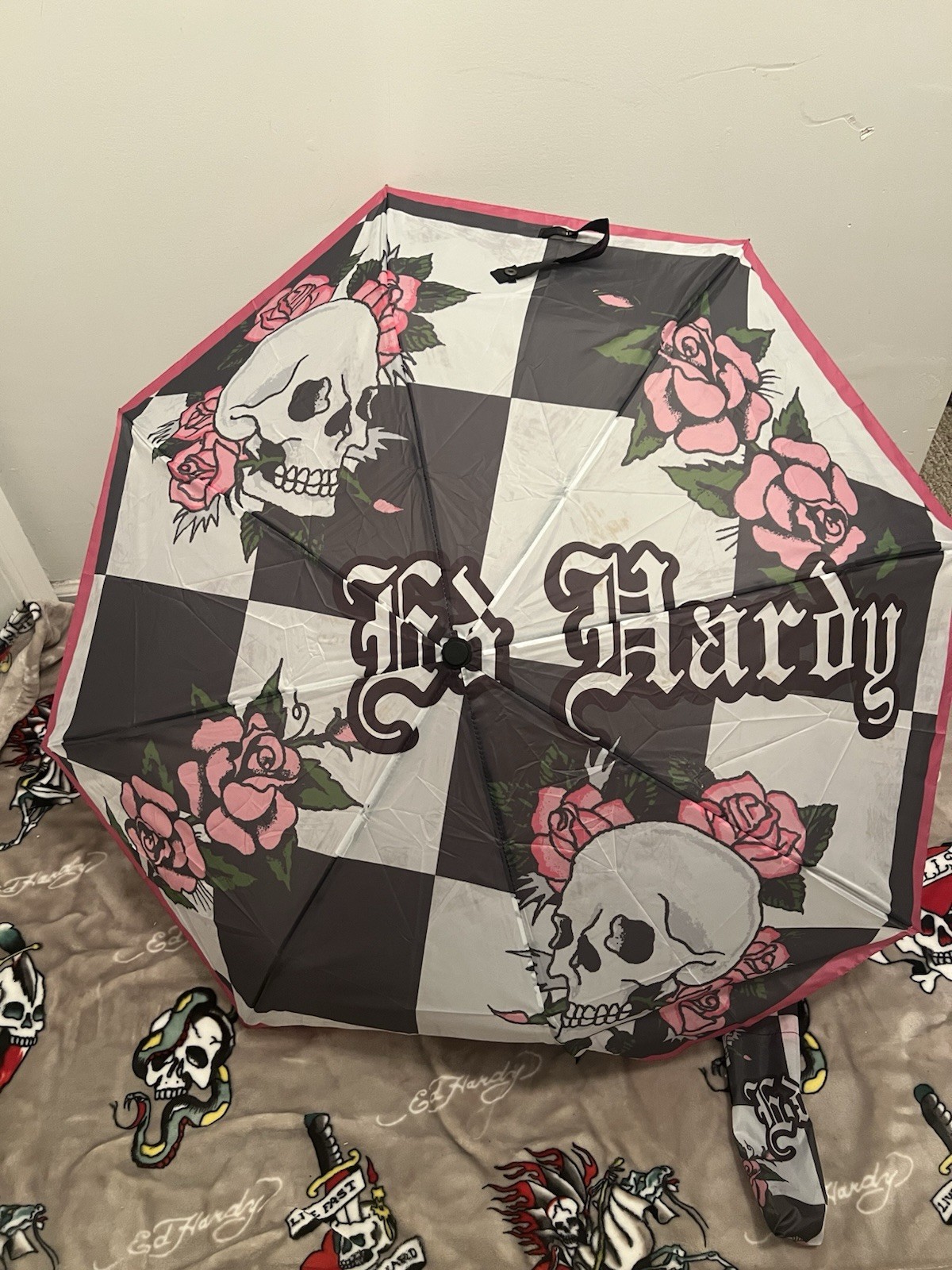 Ed Hardy Umbrella Auto Open/close Gray Pink Skull Pink Roses NWT