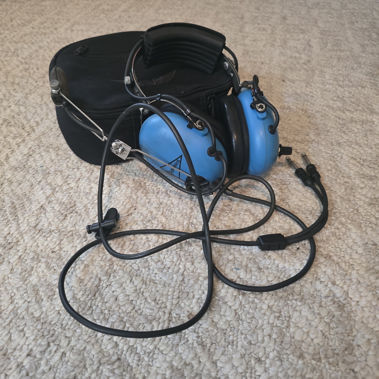Sigtronics S-20 Aviation Headset w/ a headset bag