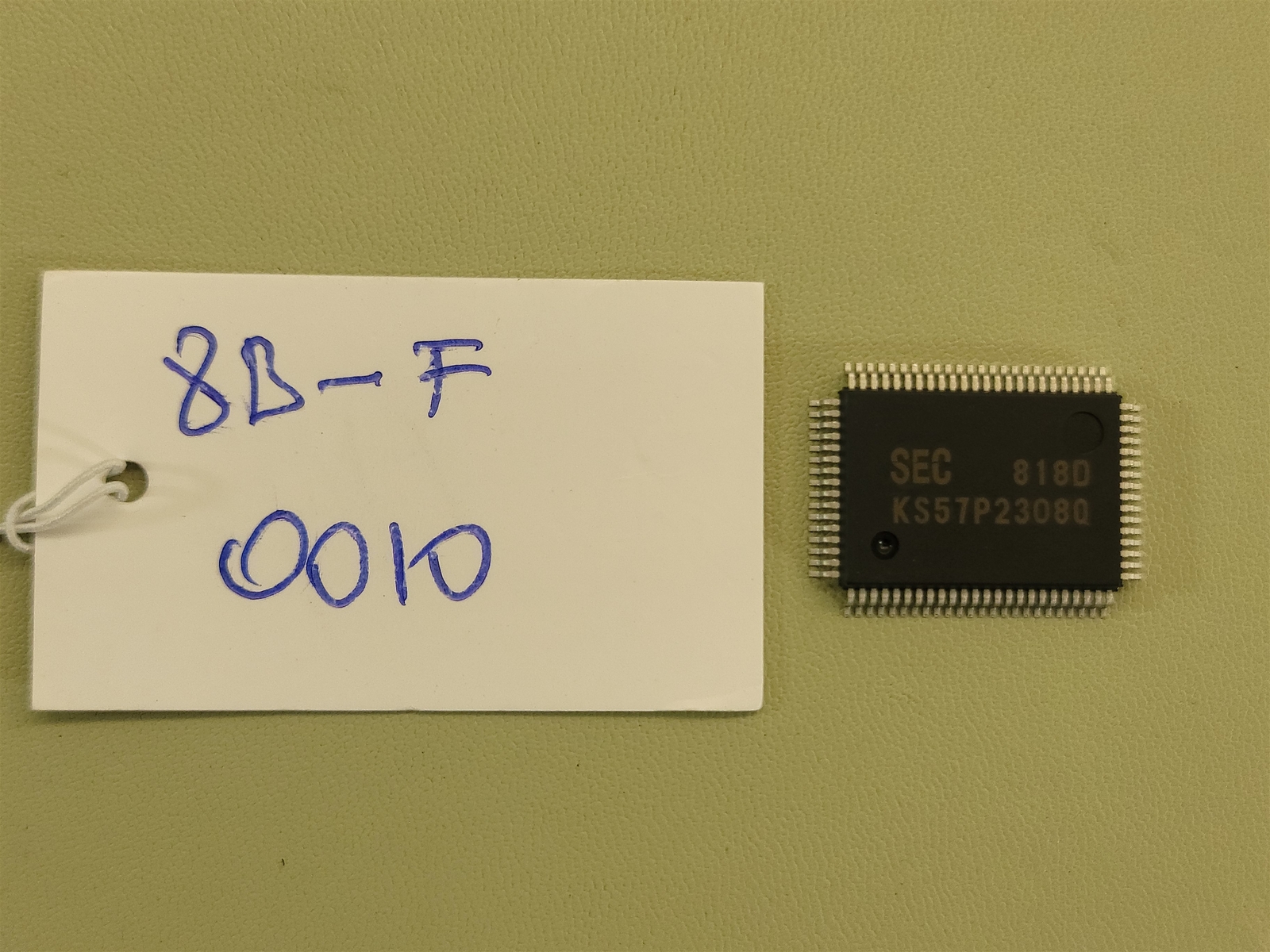 Samsung KS57P2308Q Microcontroller, 4Bit, 8448 I/O Pins, 39 Interrupts, 4 Timers