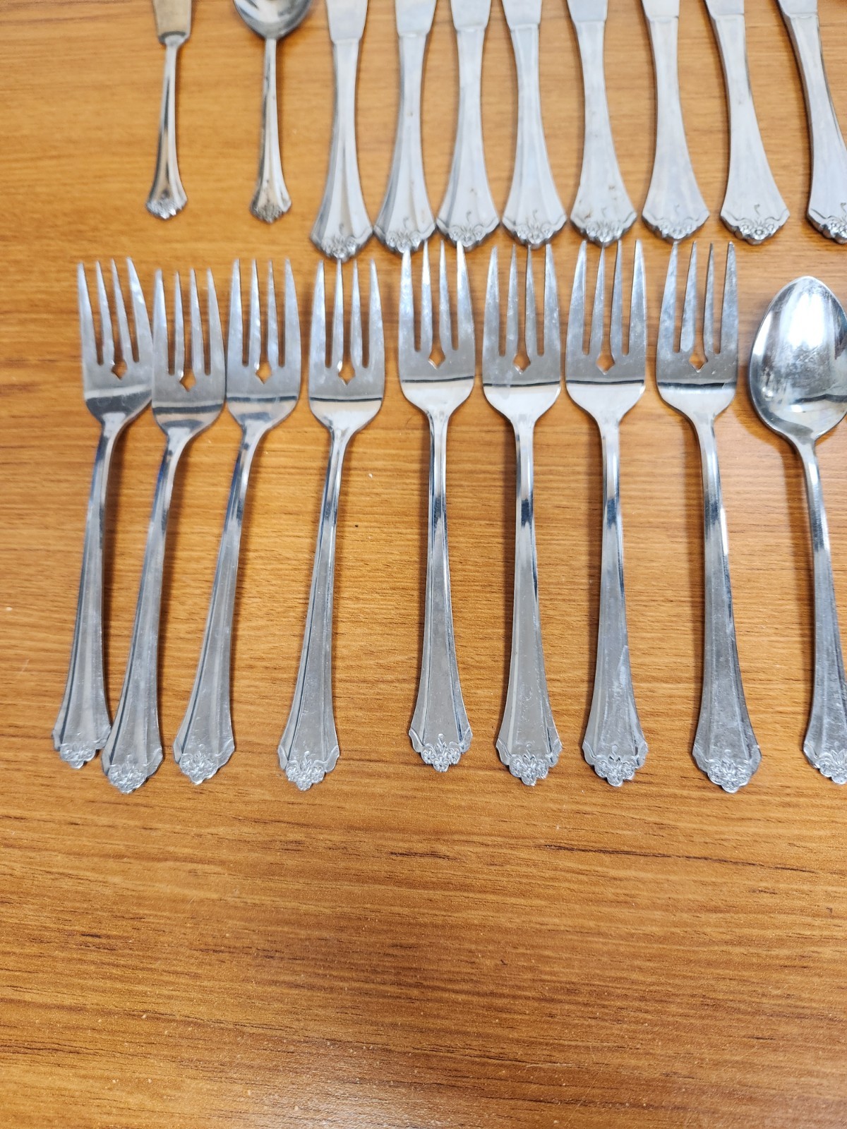42 Piece Northland PERCEPTION Stainless Flatware Korea