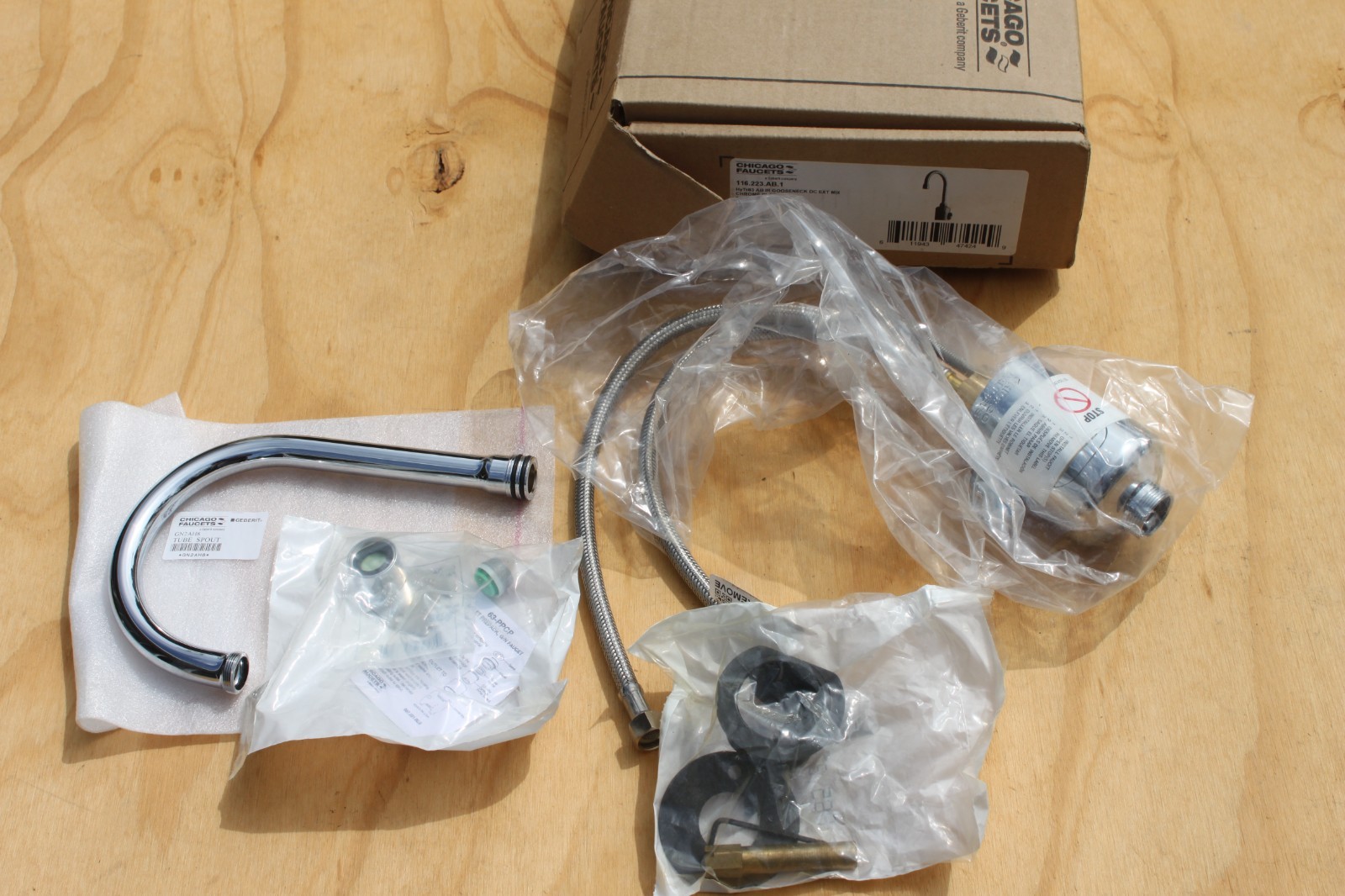 *NIB* CHICAGO FAUCETS 116.223.AB.1 Rigid Gooseneck Bathroom Faucet Chrome Plated
