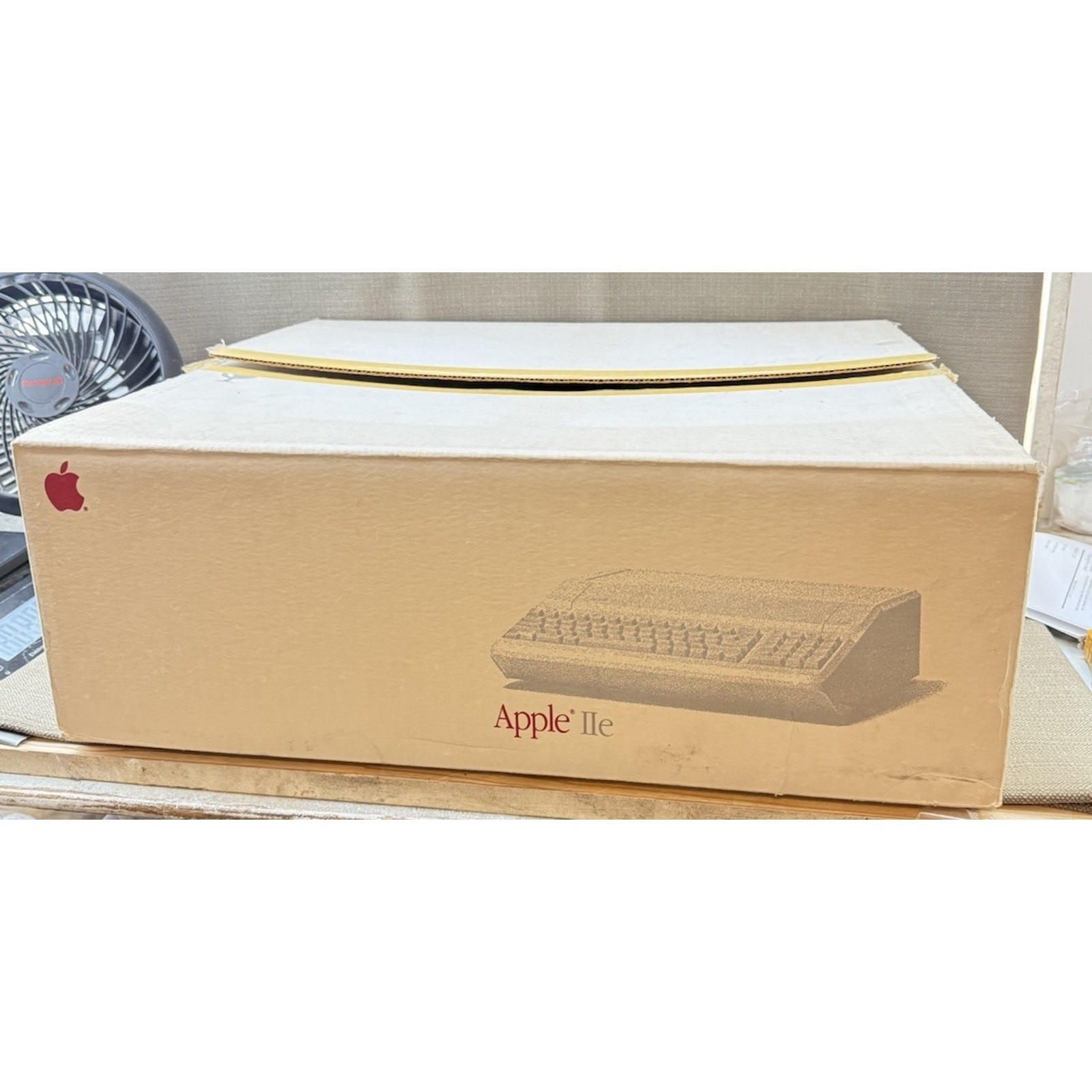 Vintage Apple IIe Computer Original Box Empty Collector Storage Case Memorabilia