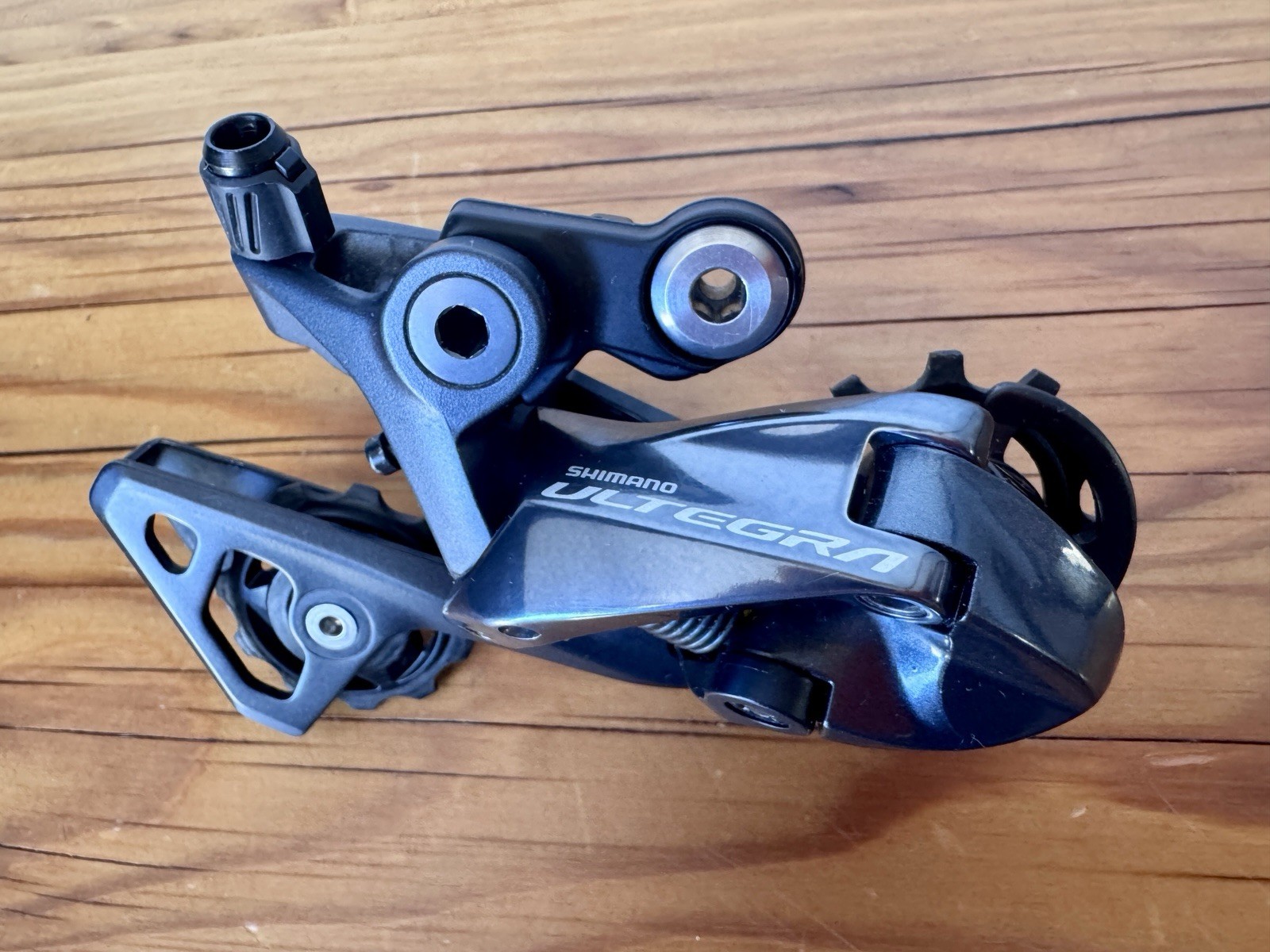 Shimano Ultegra RD-R8000, 11-Spd, GS, Medium Cage, 34T Capacity, Blemishes