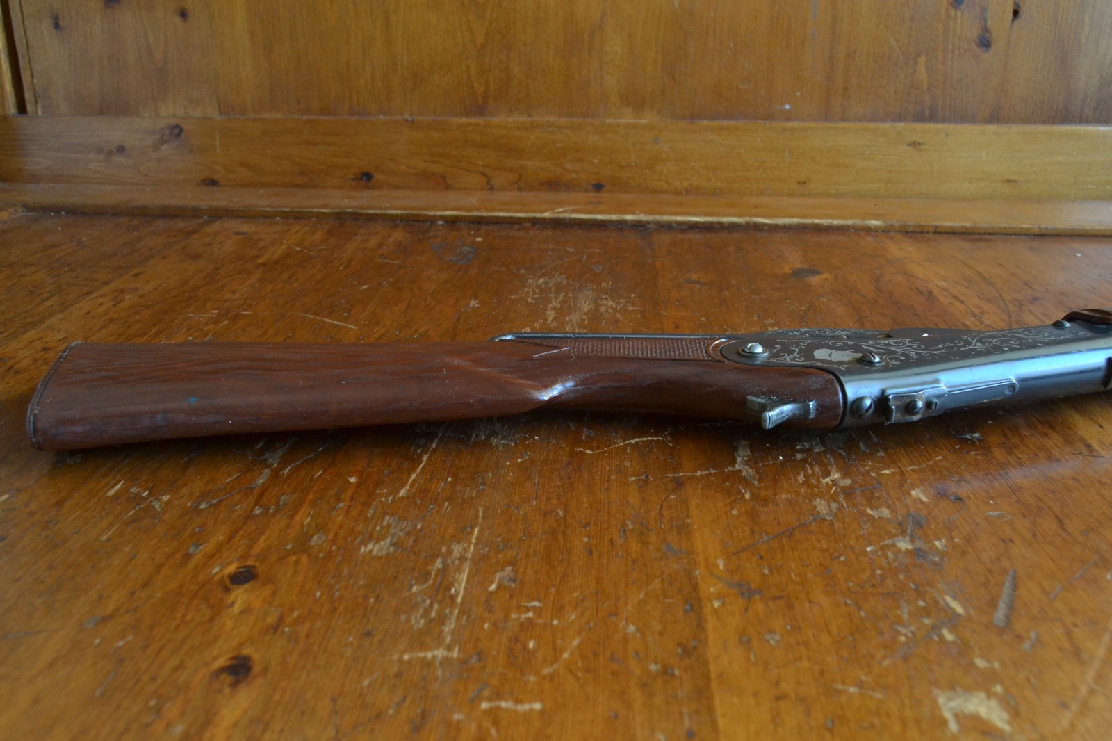Vintage Daisy Model 111 Air Rifle BB Gun Cougar Graphics Working Condition