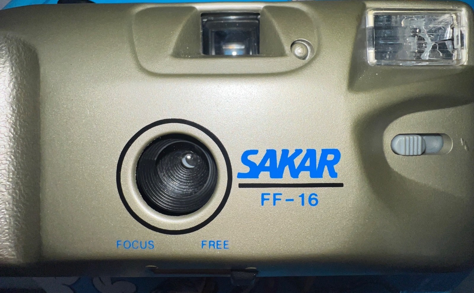 Sakar FF-16 Focus Free 35mm Film Camera wFlash Black Strap Gold/Black Y2K