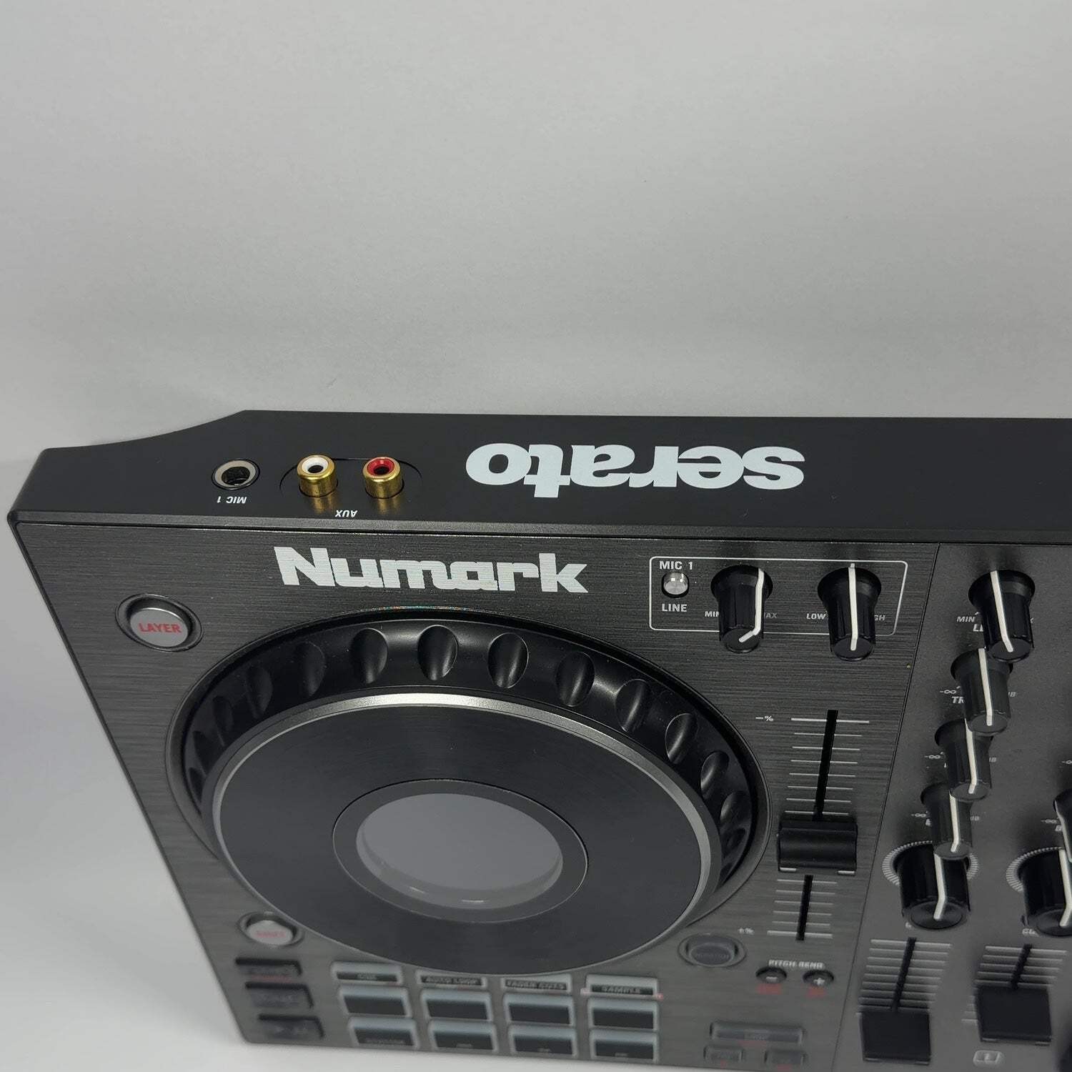 Numark Serato NS4FX 4-Channel All-In-One DJ System