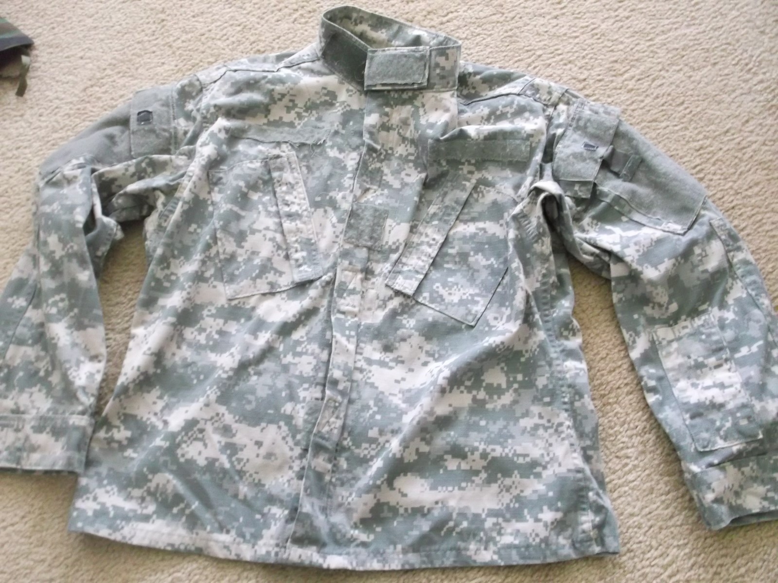 US MILITARY ARMY  ACU TOP COAT SIZE SMALL-X SHORT