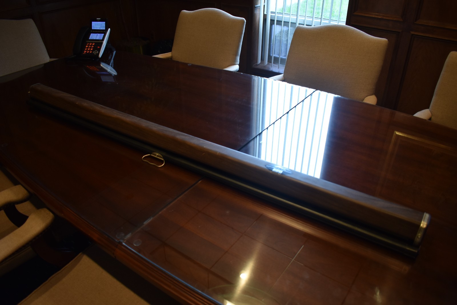 Luma 60"x 60" Retractable Projection Screen