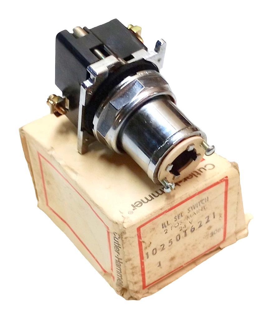 Cutler-Hammer 10250T6221 2-Position Maintained Illuminated Selector Switch 24V