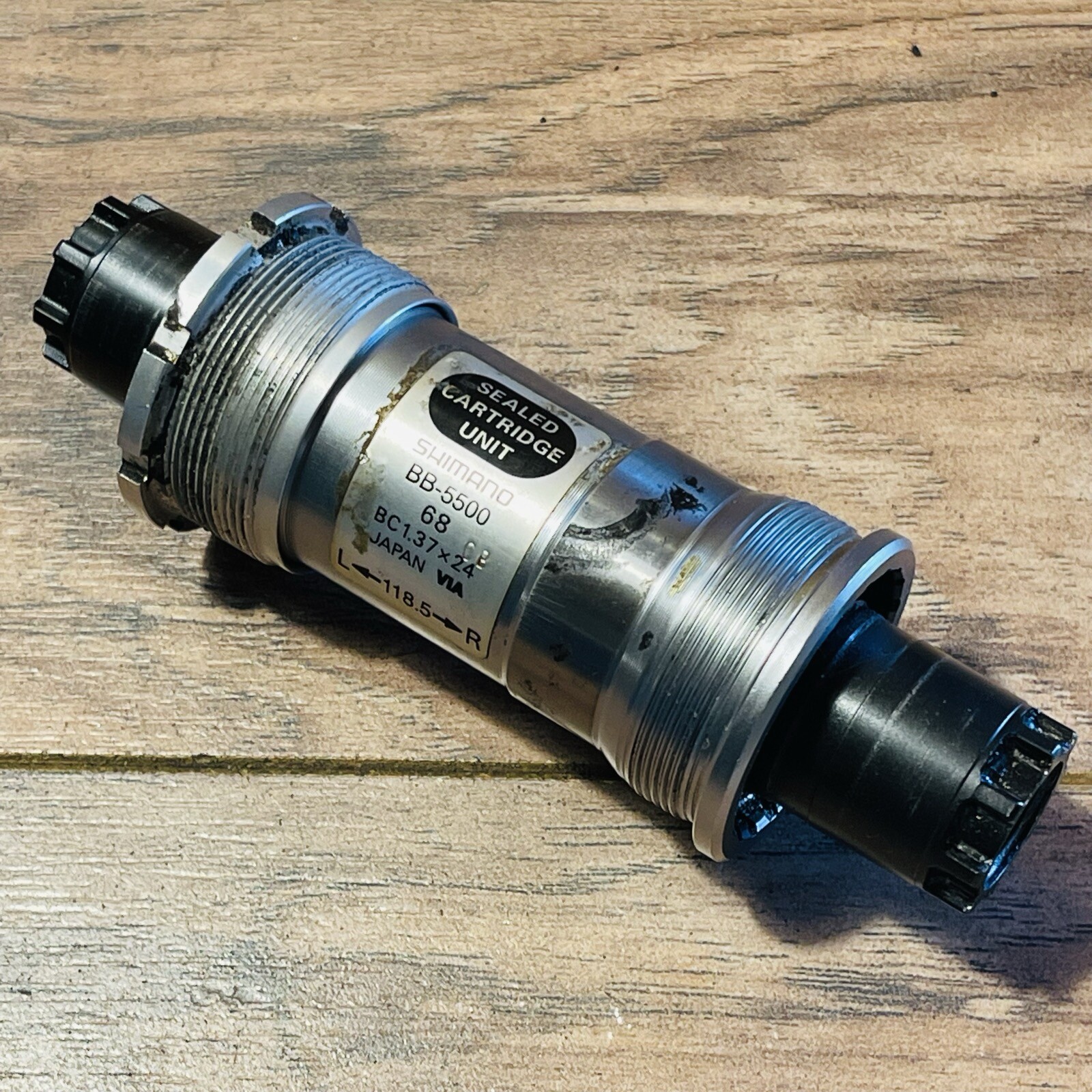 Shimano BB-5500 Bottom Bracket 68 118.5 English Low Mileage