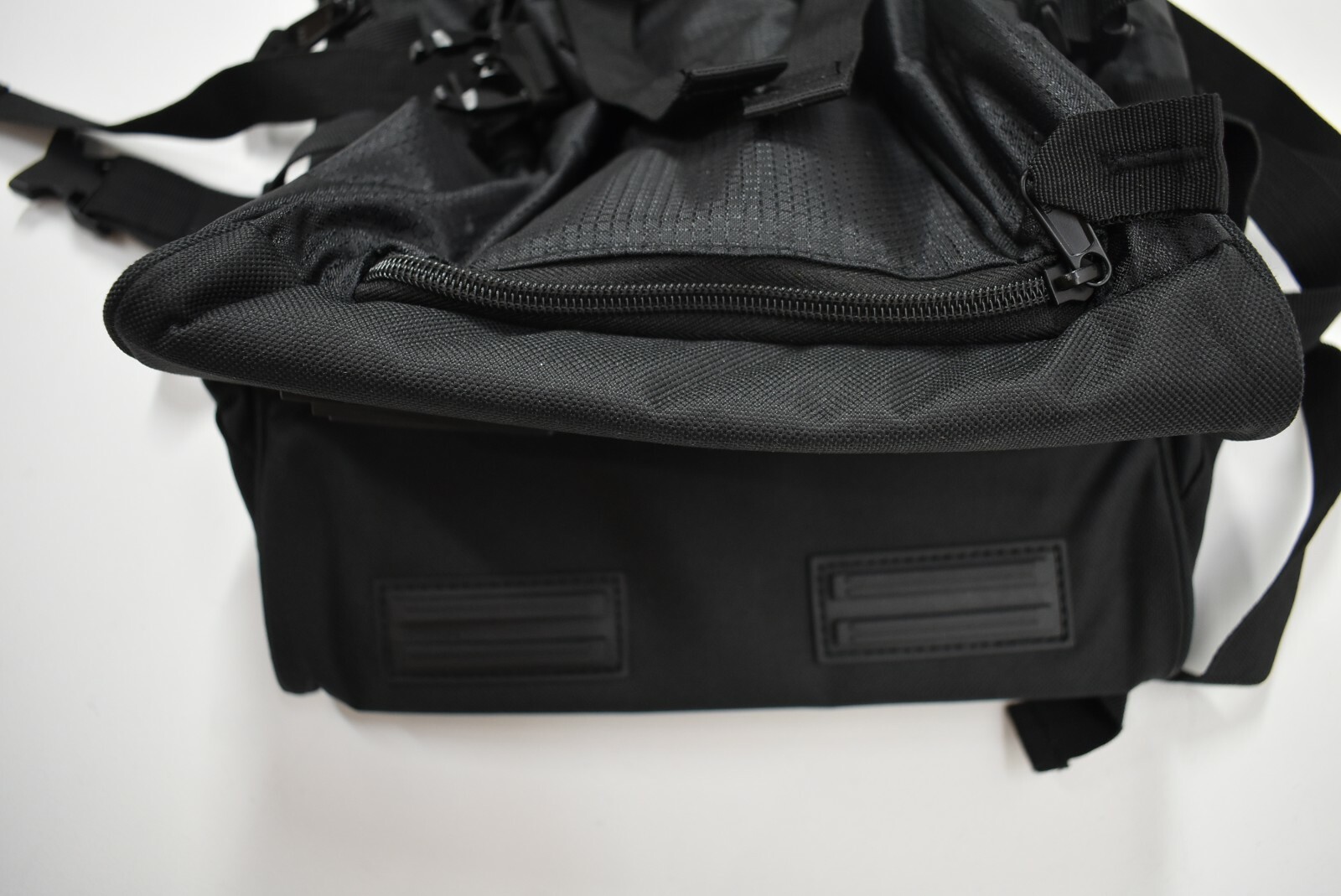 Black Unisex Utility Backpack Outer & Inner Pockets Durable Adjustable Straps