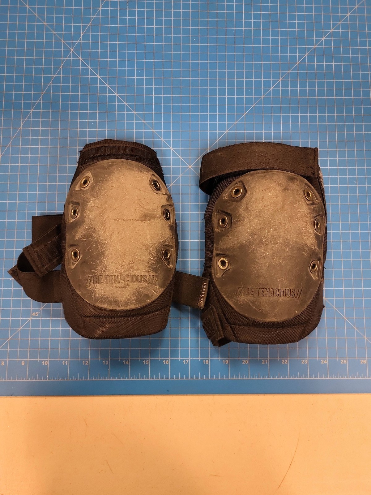 Ergodyne ProFlex 335HL Knee Pads Black Slip Resistant Cap Size Large Work Gear