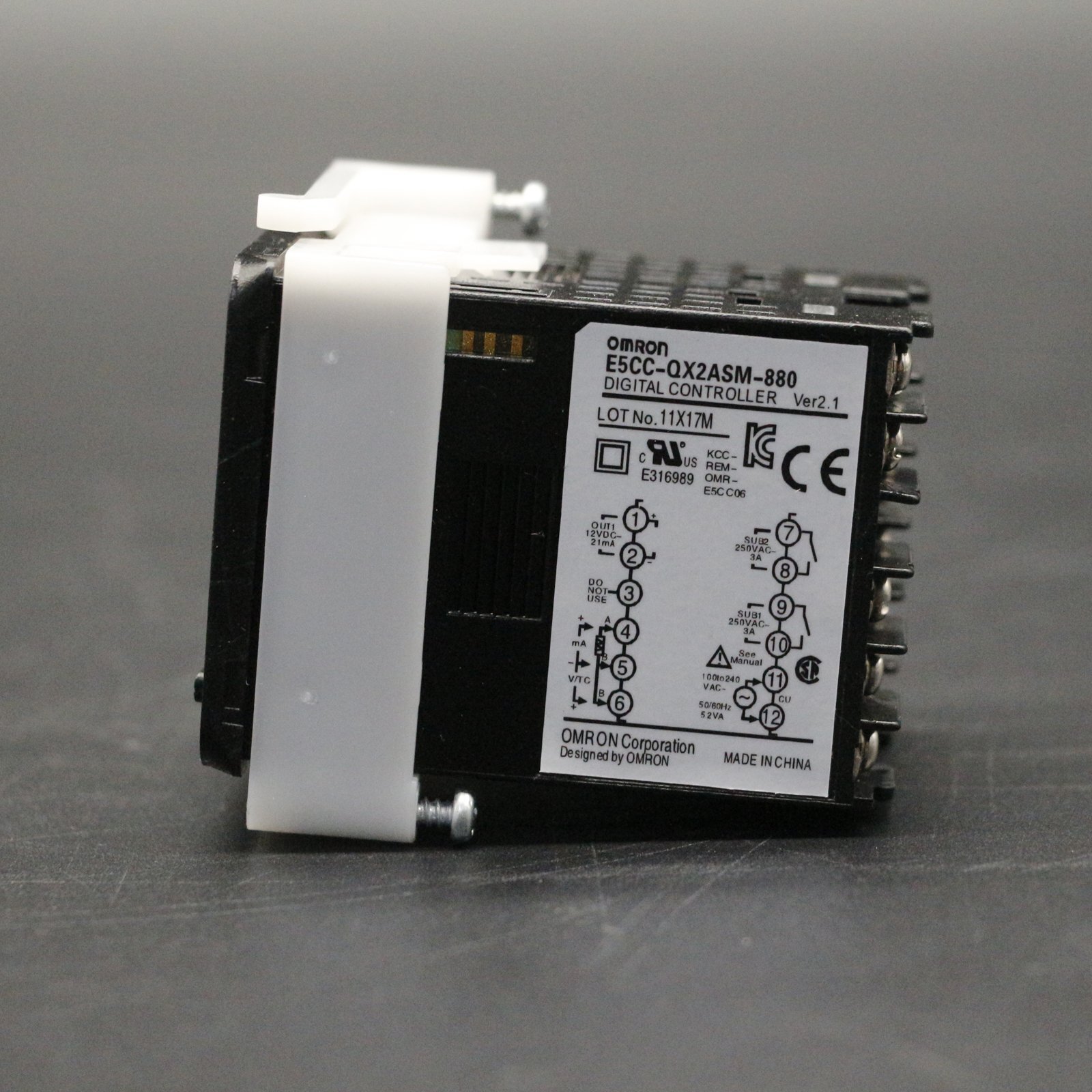Omron E5CC-QX2ASM-880 Temperature Controller New One E5CCQX2ASM880 /S