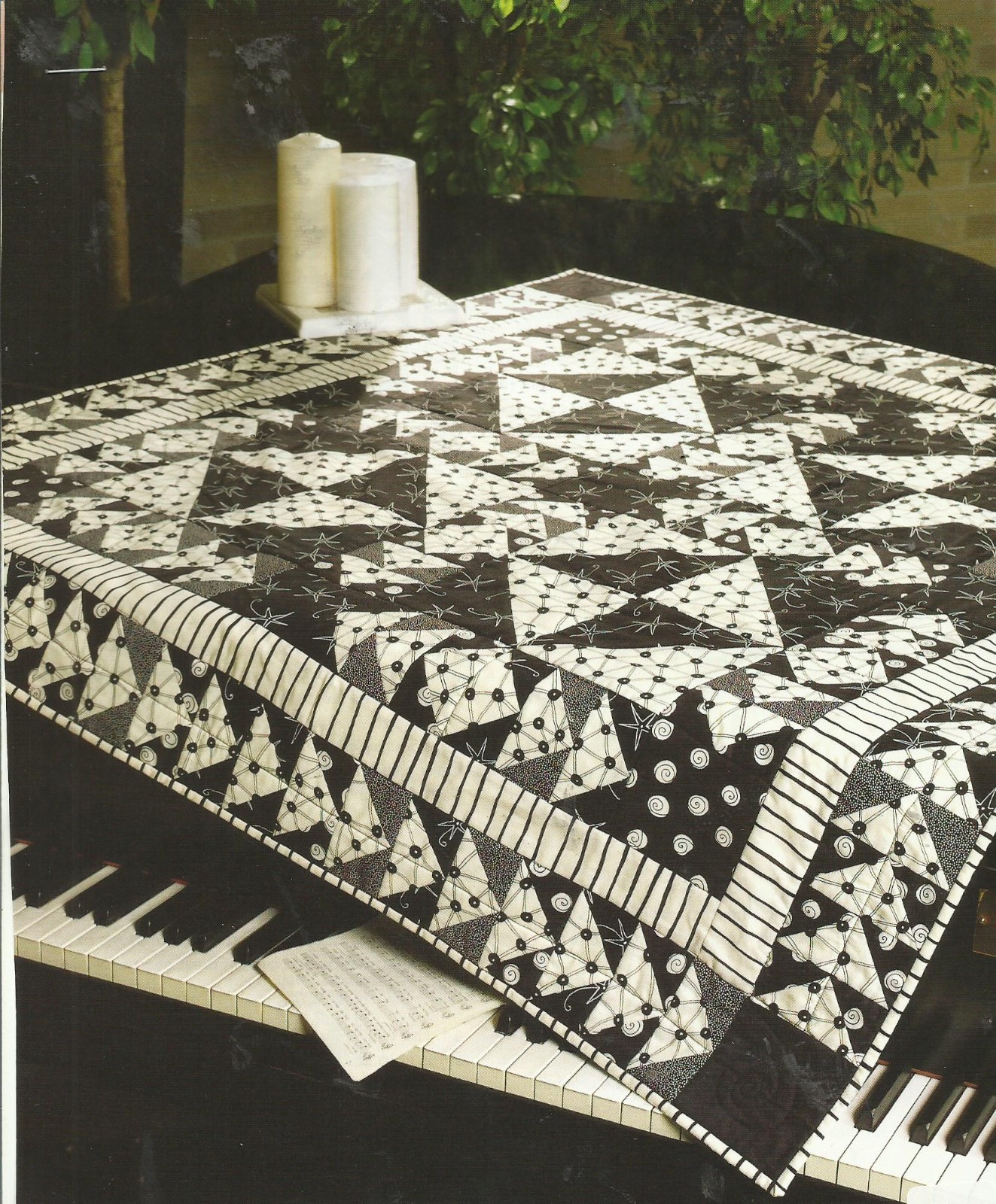E0796   BLACK & WHITE SAWTOOTH  TABLE TOPPER QUILT PATTERN/INSTRUCTIONS