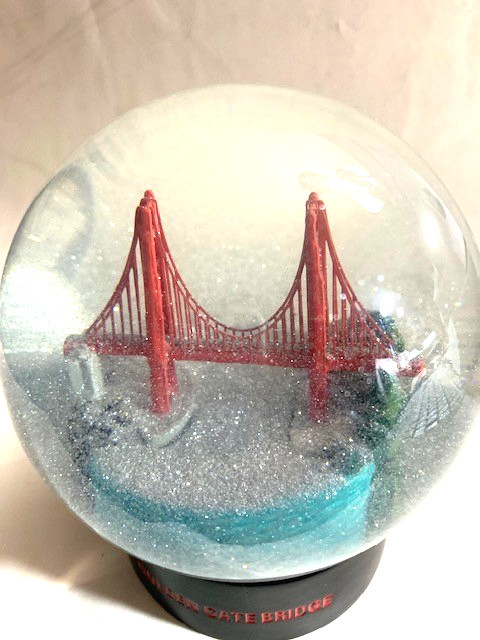 San Francisco Golden Gate Bridge Thick Fog to Clear Snow Globe Gift New Box