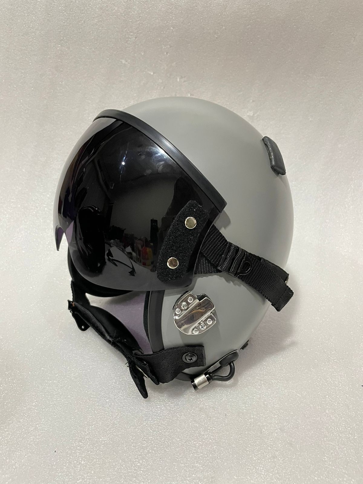 HGU-55 PLAIN GRAY FIGHTER PILOT HELMET REPLICA+BADGE