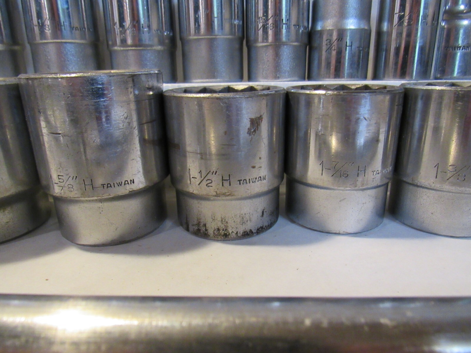 19 pc Heavy Duty SOCKET SET 2" - 3/4" Sockets /2 extenders/1 Break Bar (H67KD