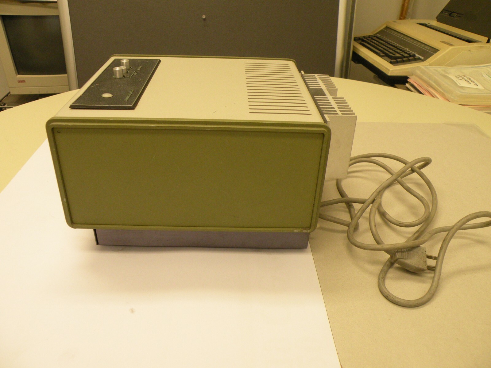 HITACHI 100-0102 LAB POWER SUPPLY