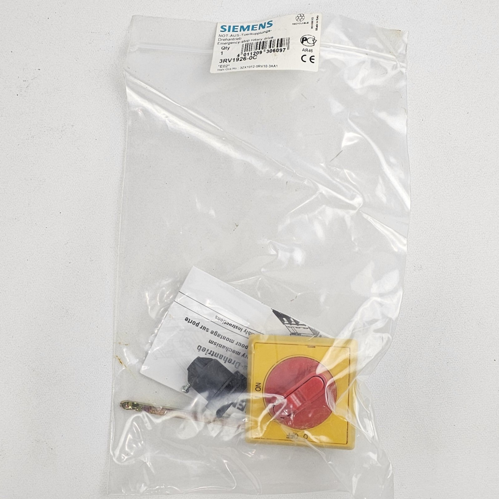 NEW, SIEMENS 3RV1926-0C EMERGENCY STOP ROTARY DRIVE/SWITCH