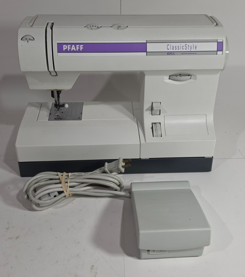 Pfaff Sewing Machine IDT ClassicStyle 1525 Works Great Free Shipping