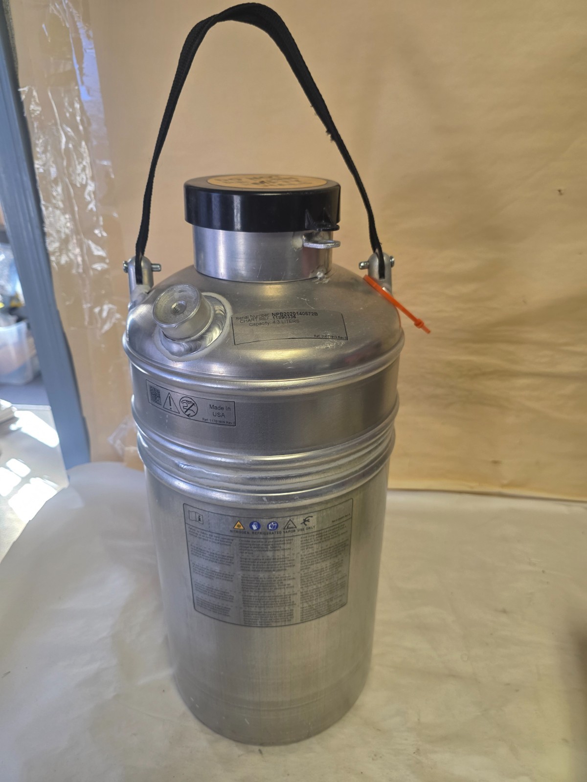 Chart MVE Lab 4.3 Liter Liquid Nitrogen Container w/ Sample Holder and Lid
