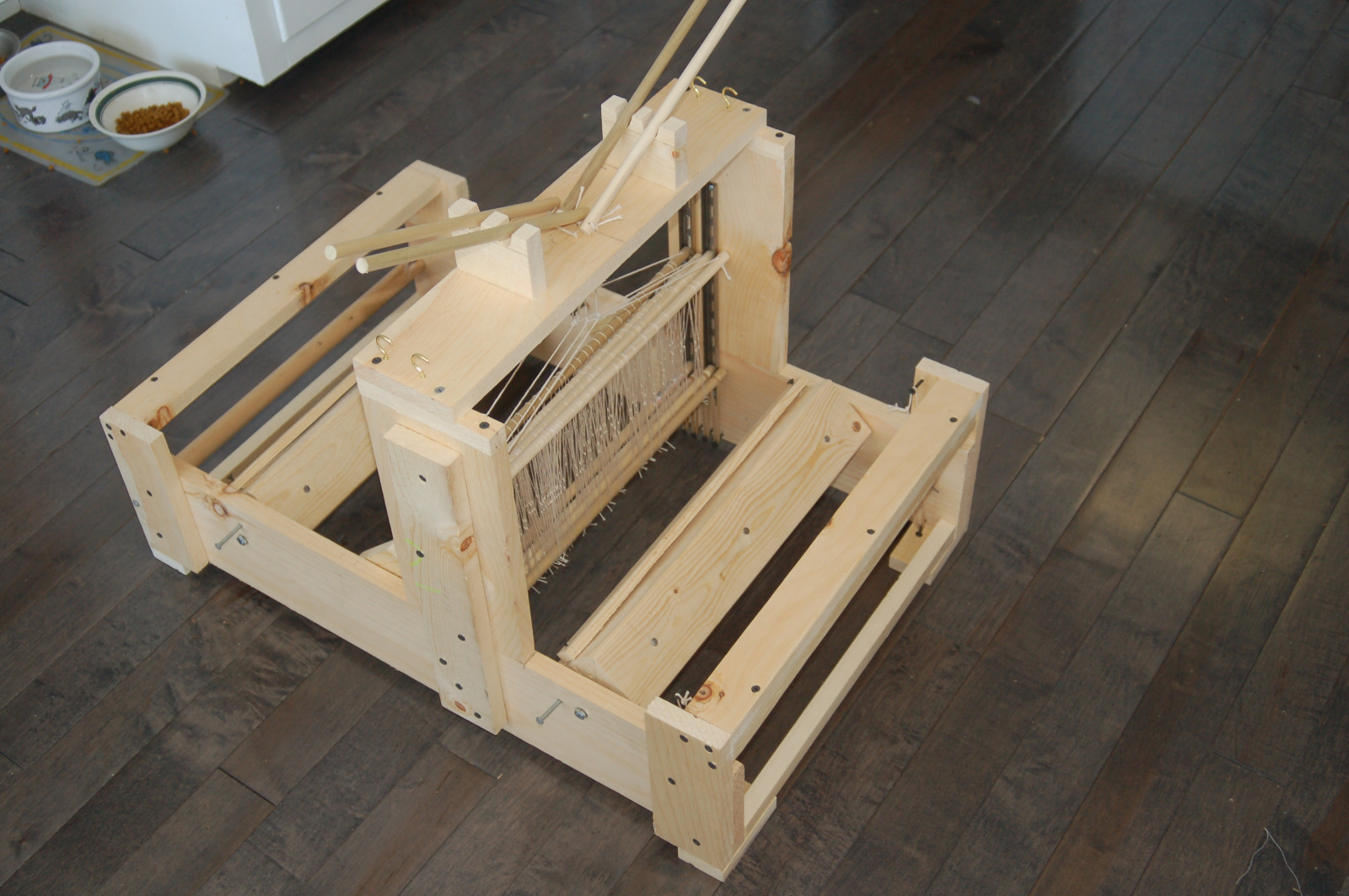 Plans to build a 4-Harness Table Loom Cheaply