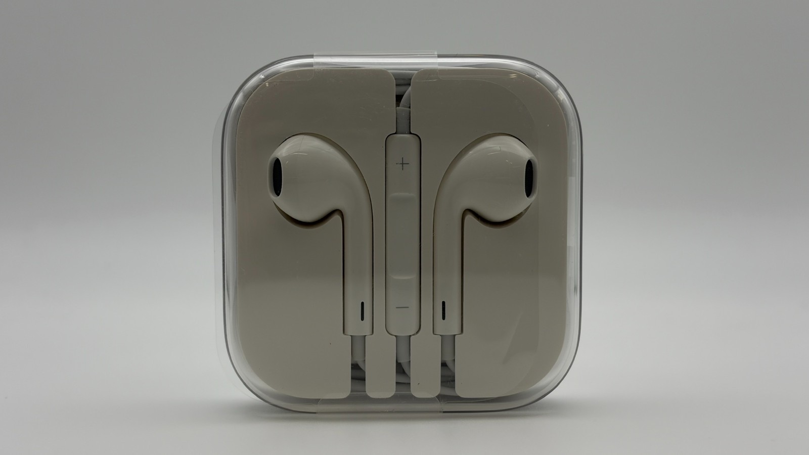 Apple EarPods 3.5mm Headphone Plug w/ Remote & Mic OEM New Sealed Wired