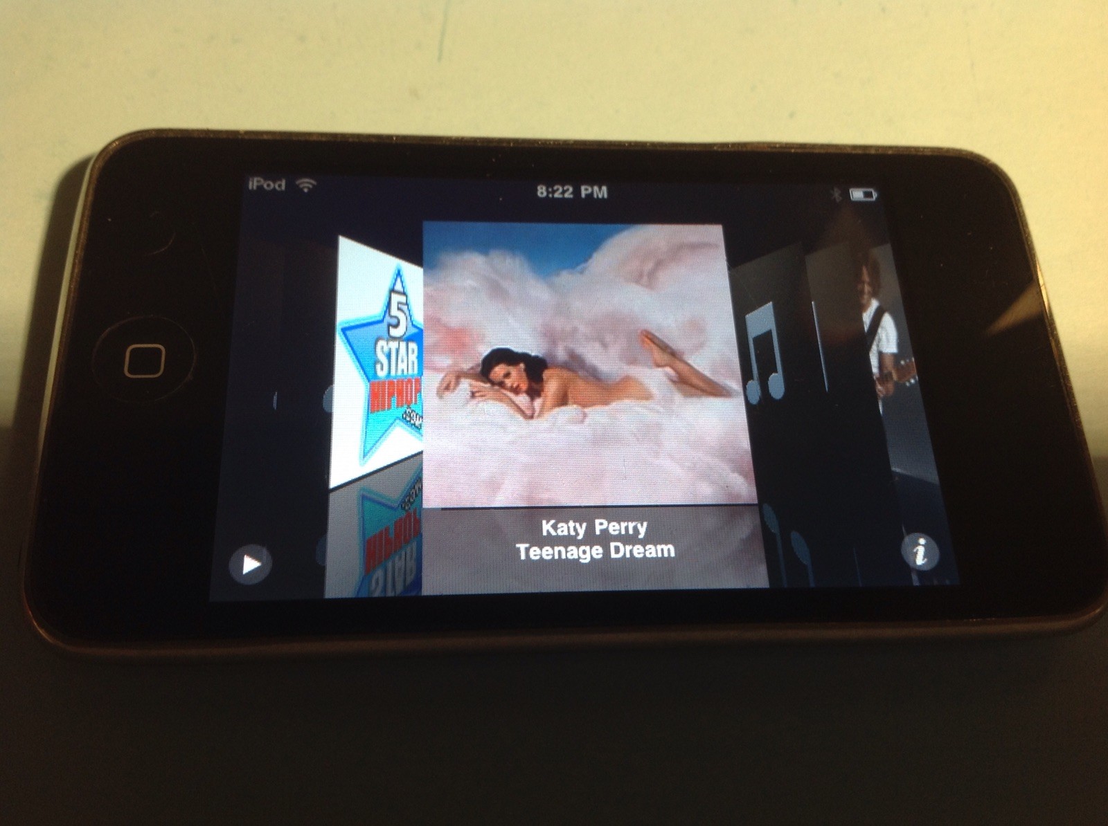Apple iPod Touch 2ND Generation Black 8GB MC086LL
