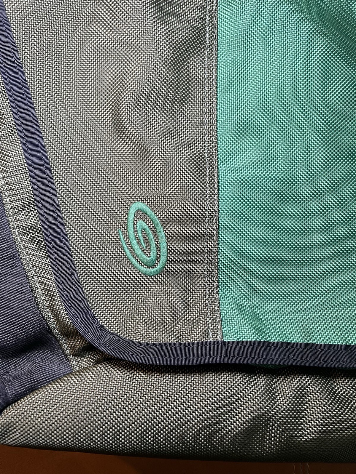 Timbuk2 Solid Green/Gray/Black Messenger Shoulder Bag Padded Adjustable Strap