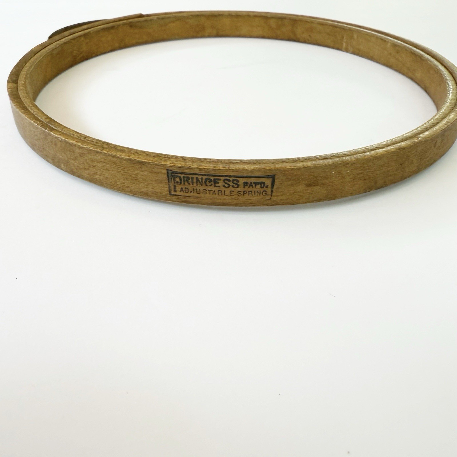 PRINCESS 6” ROUND BOW SPRING WOOD EMBROIDERY HOOP Non Felt Vintage