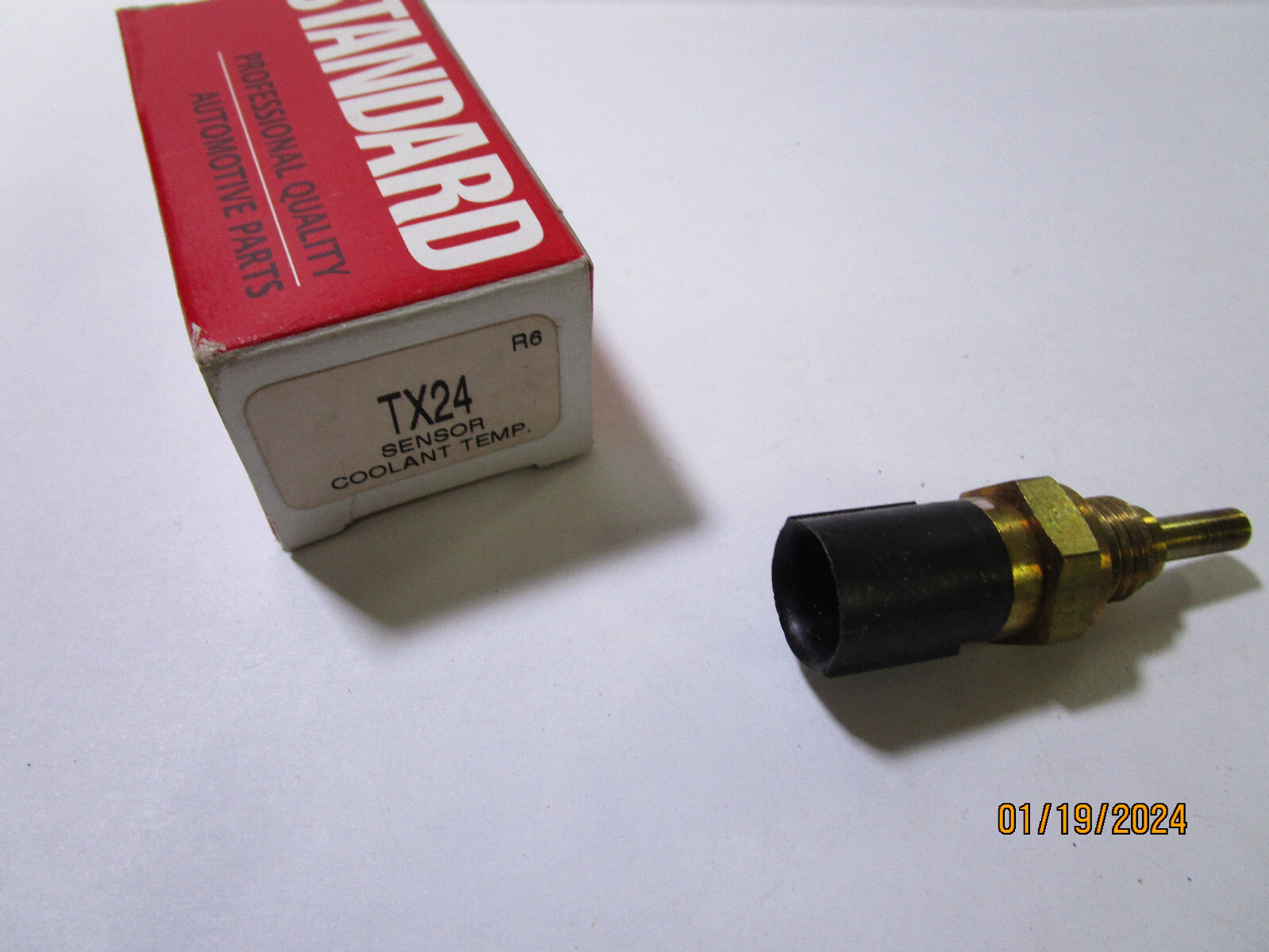 Engine Coolant Temperature Sensor Standard TX24