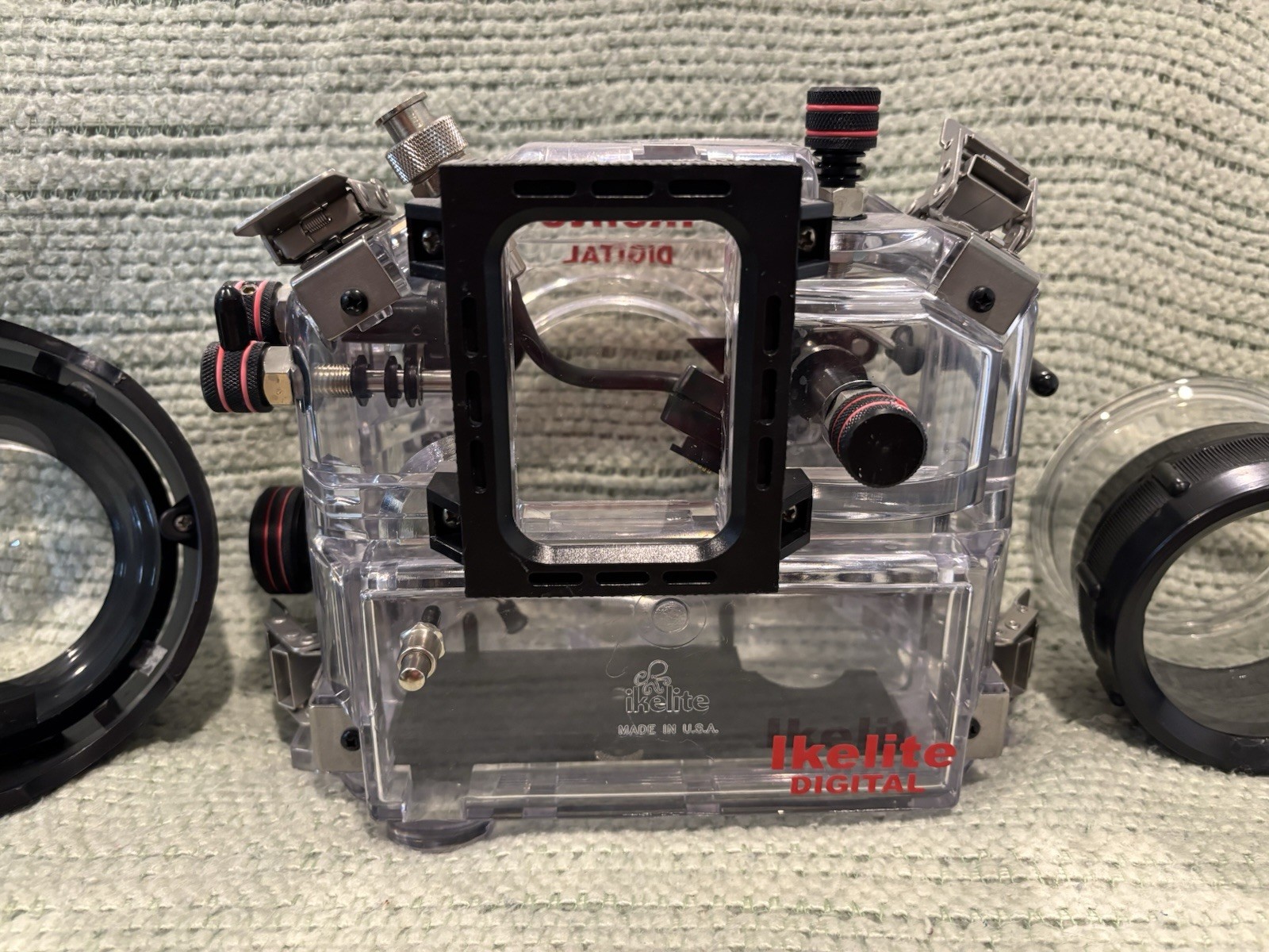 Ikelite Digital Underwater Camera Housing Waterproof Case Water Resistant