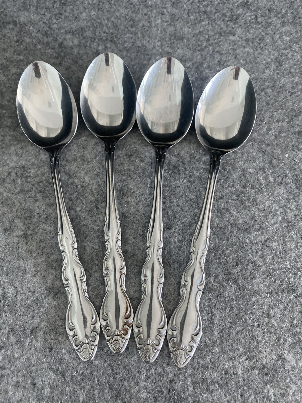 4 TOWLE/SUPREME CUTLERY STAINLESS FLATWARE, "PIERRE" PATTERN DINNER SPOONS
