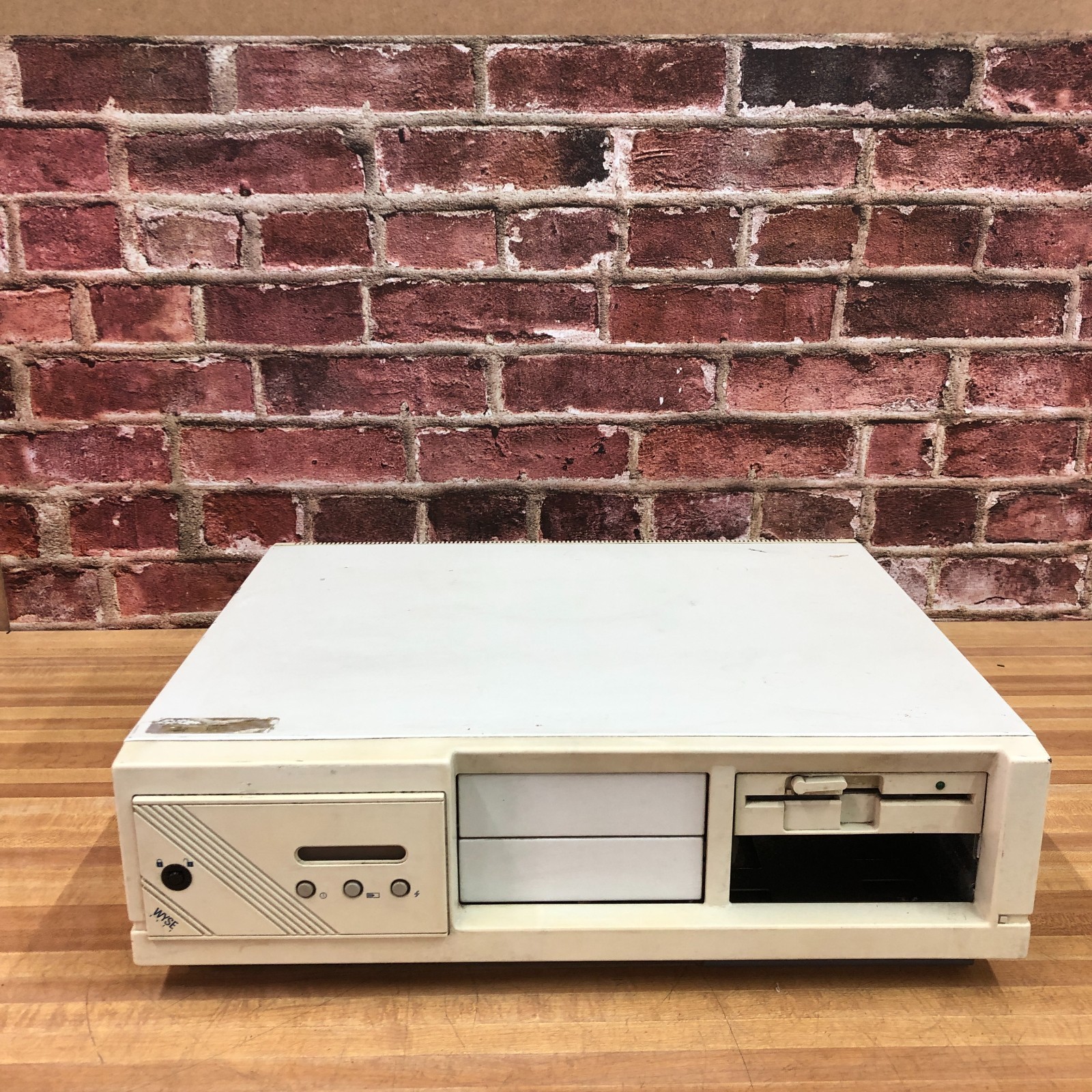 Vintage Wyse PC 386 WY3216-40 386DX-16 1MB RAM w/HDD (Complete) Powers On